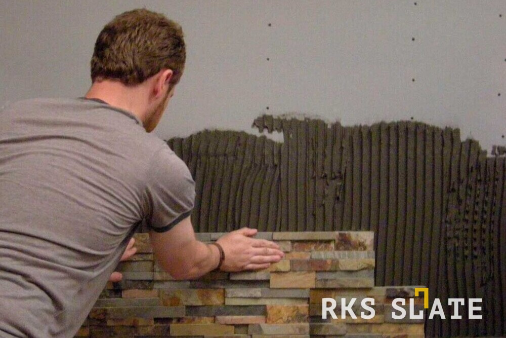 Поэтапная подготовка стены из различных материалов под укладку натурального камня и рекомендации по выбору клея