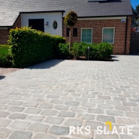 RKS Slate Sandstone Belgian Grey 100х100 мм. Прочная тротуарная плитка и плитка для пола из натурального песчаника. Лучшая цена на плитку из камня песчаник